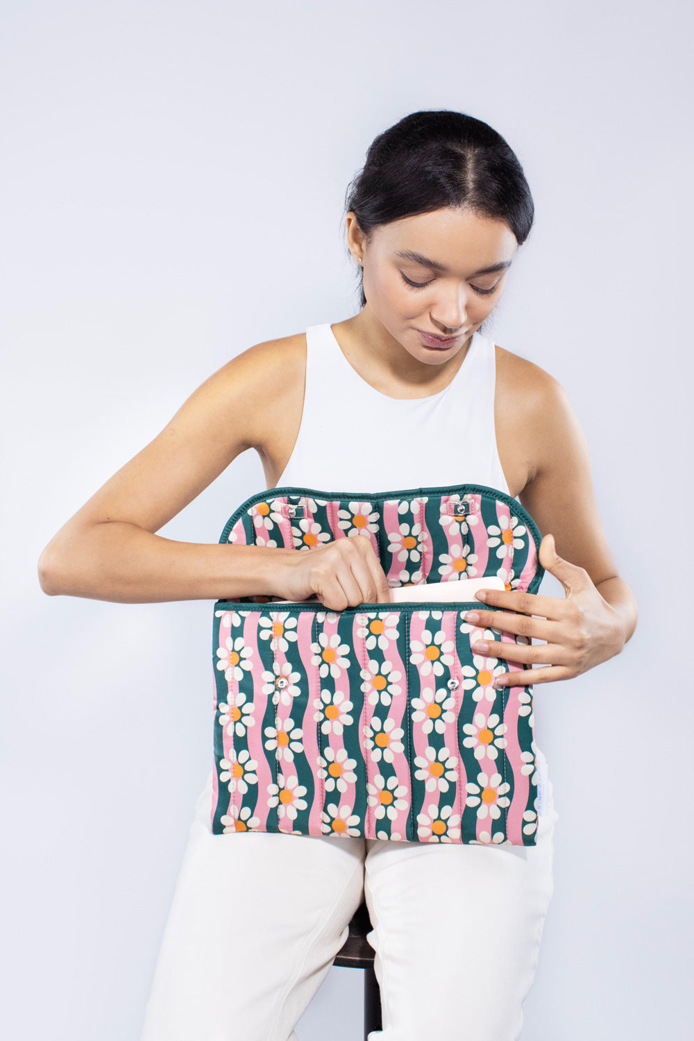 Wavy Daisy | 13 Inch Laptop Sleeve